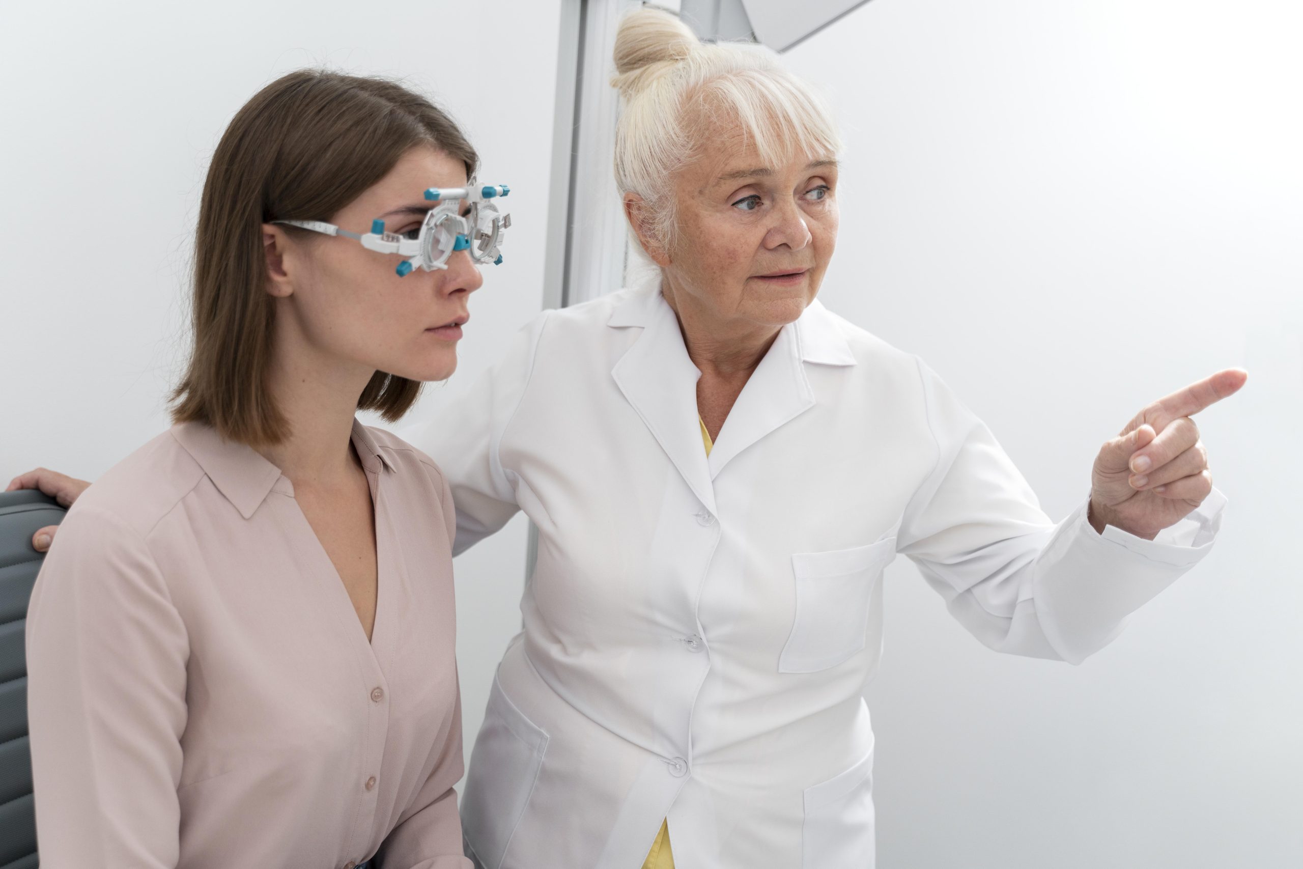 ophthalmologist-checking-patient-her-clinic